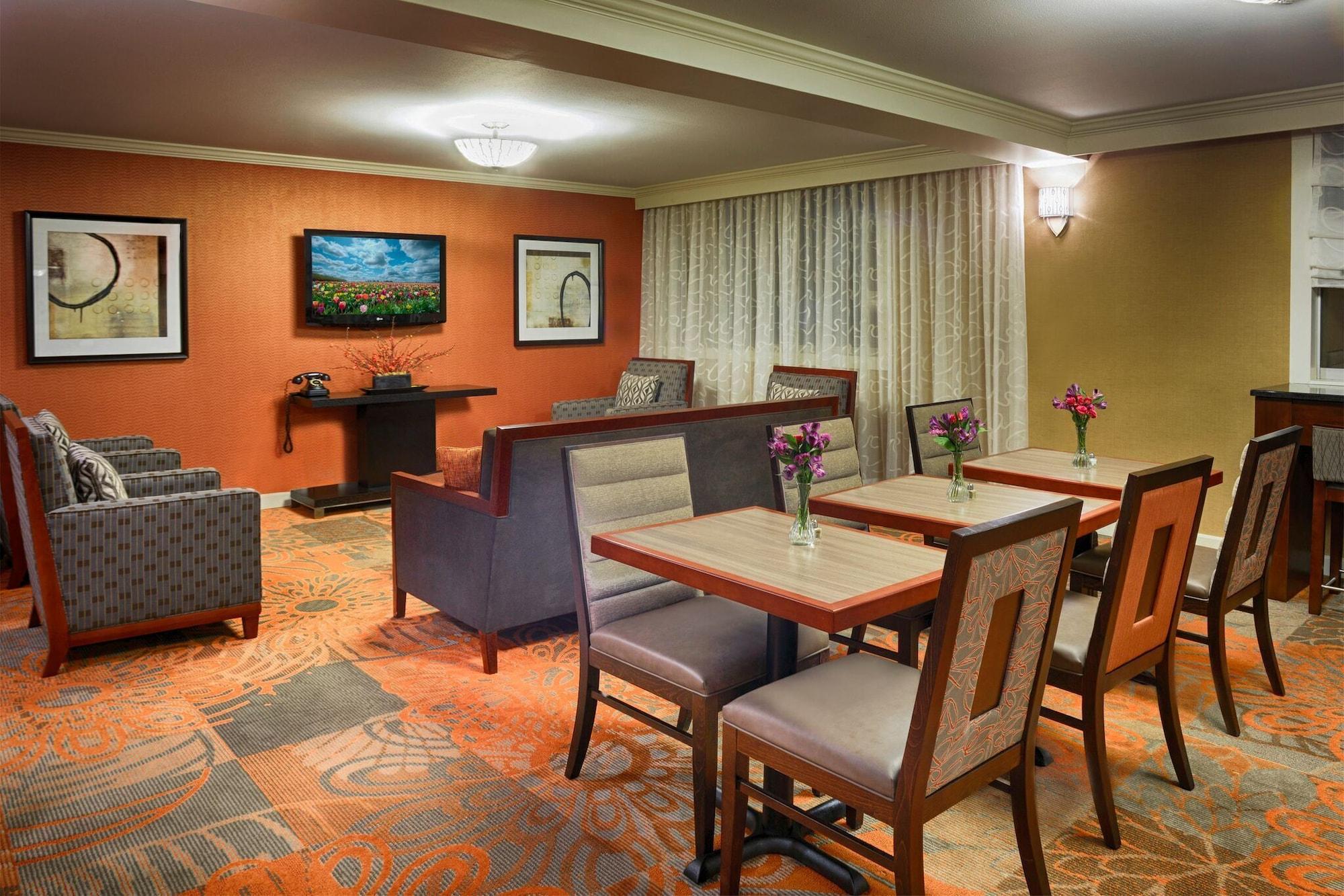 Doubletree By Hilton Norwalk Hotel Exterior foto