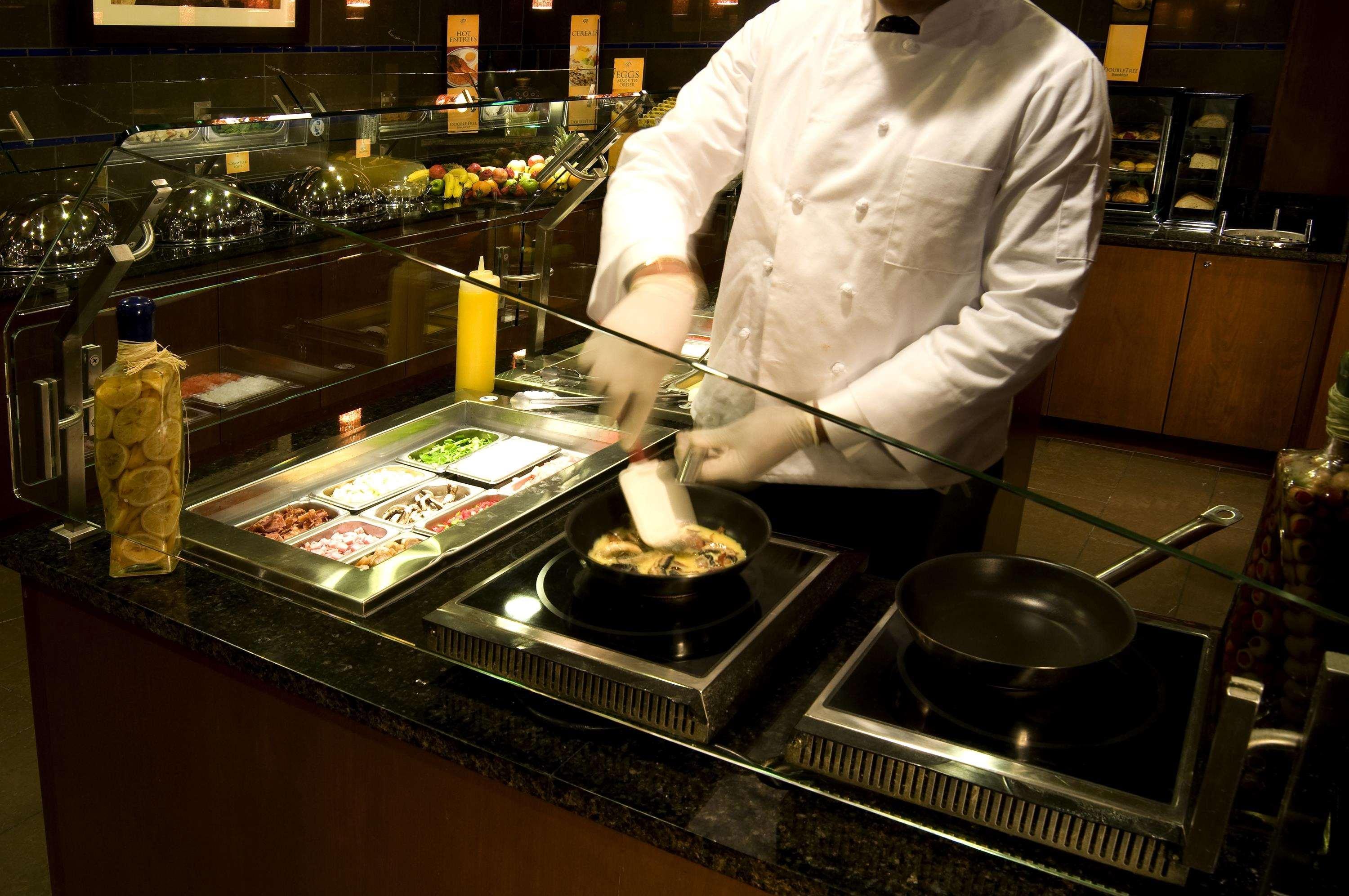 Doubletree By Hilton Norwalk Hotel Restaurant foto