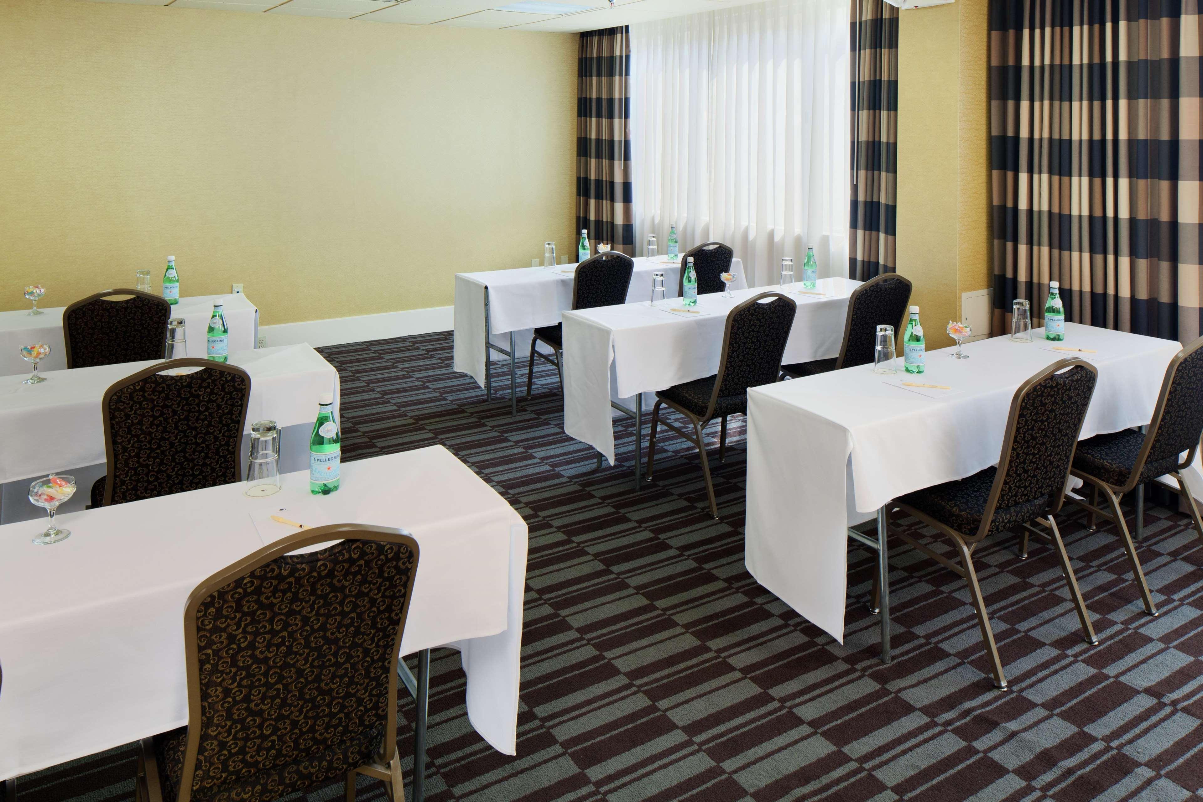 Doubletree By Hilton Norwalk Hotel Afaceri foto