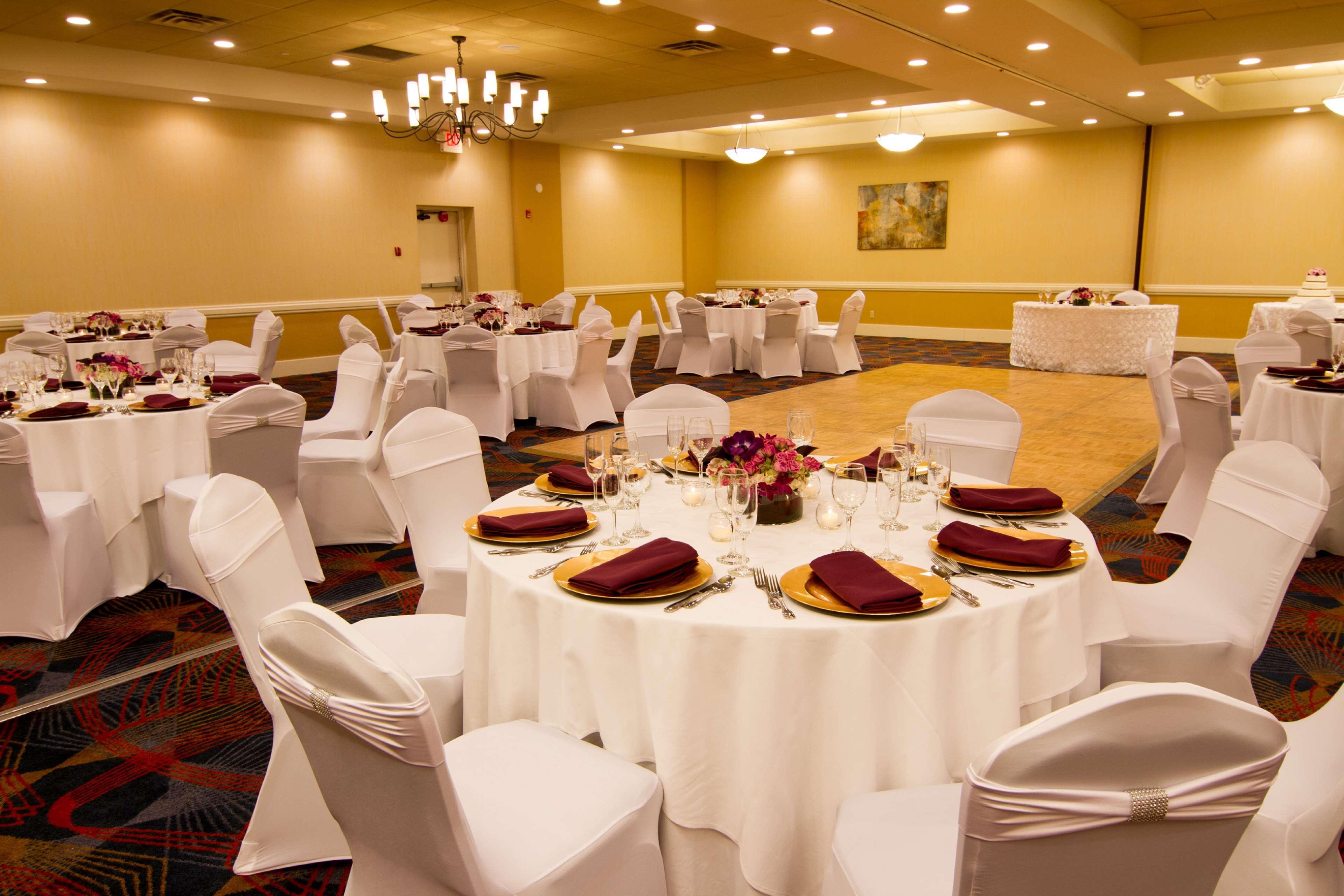 Doubletree By Hilton Norwalk Hotel Exterior foto
