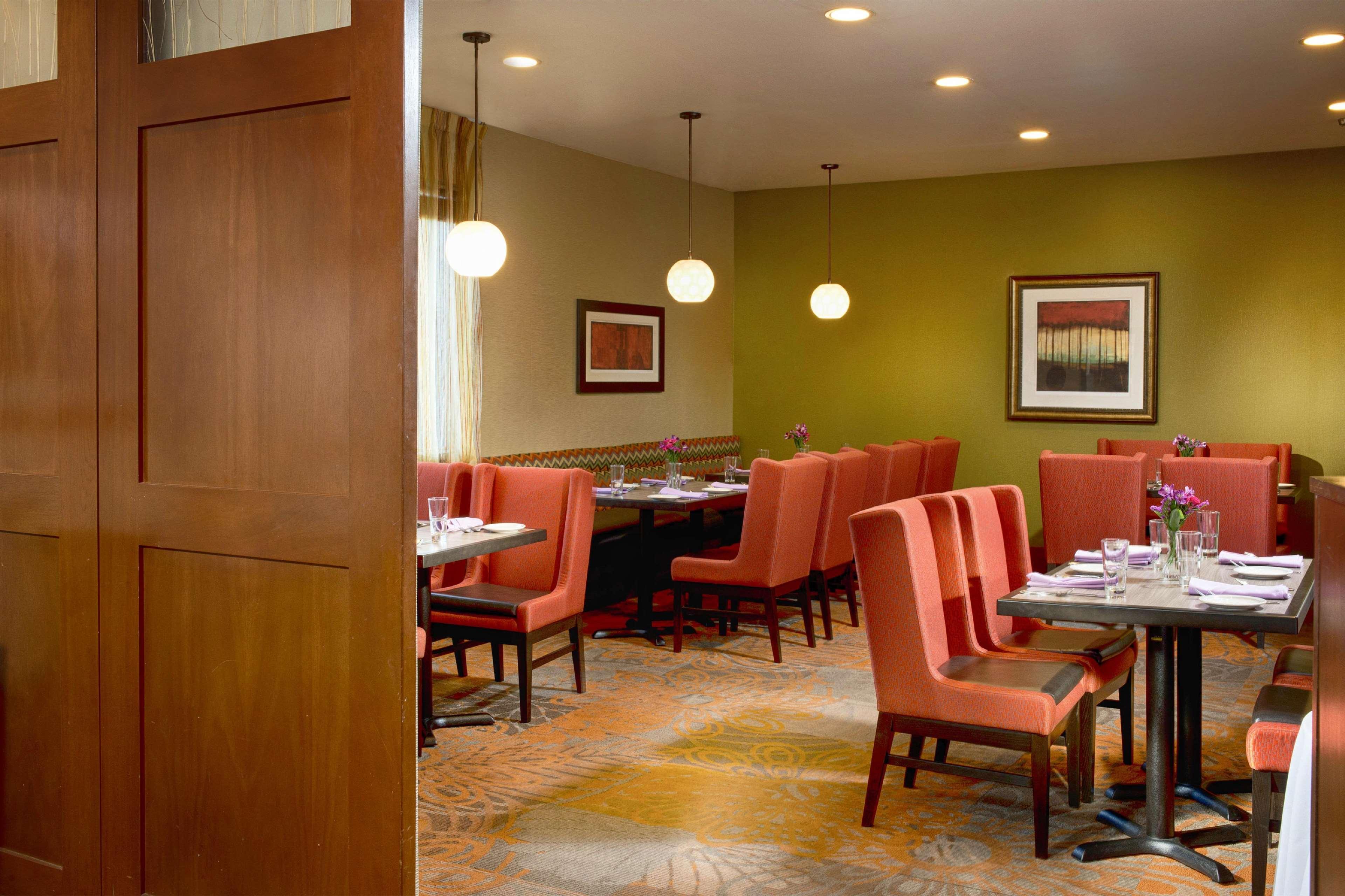 Doubletree By Hilton Norwalk Hotel Exterior foto