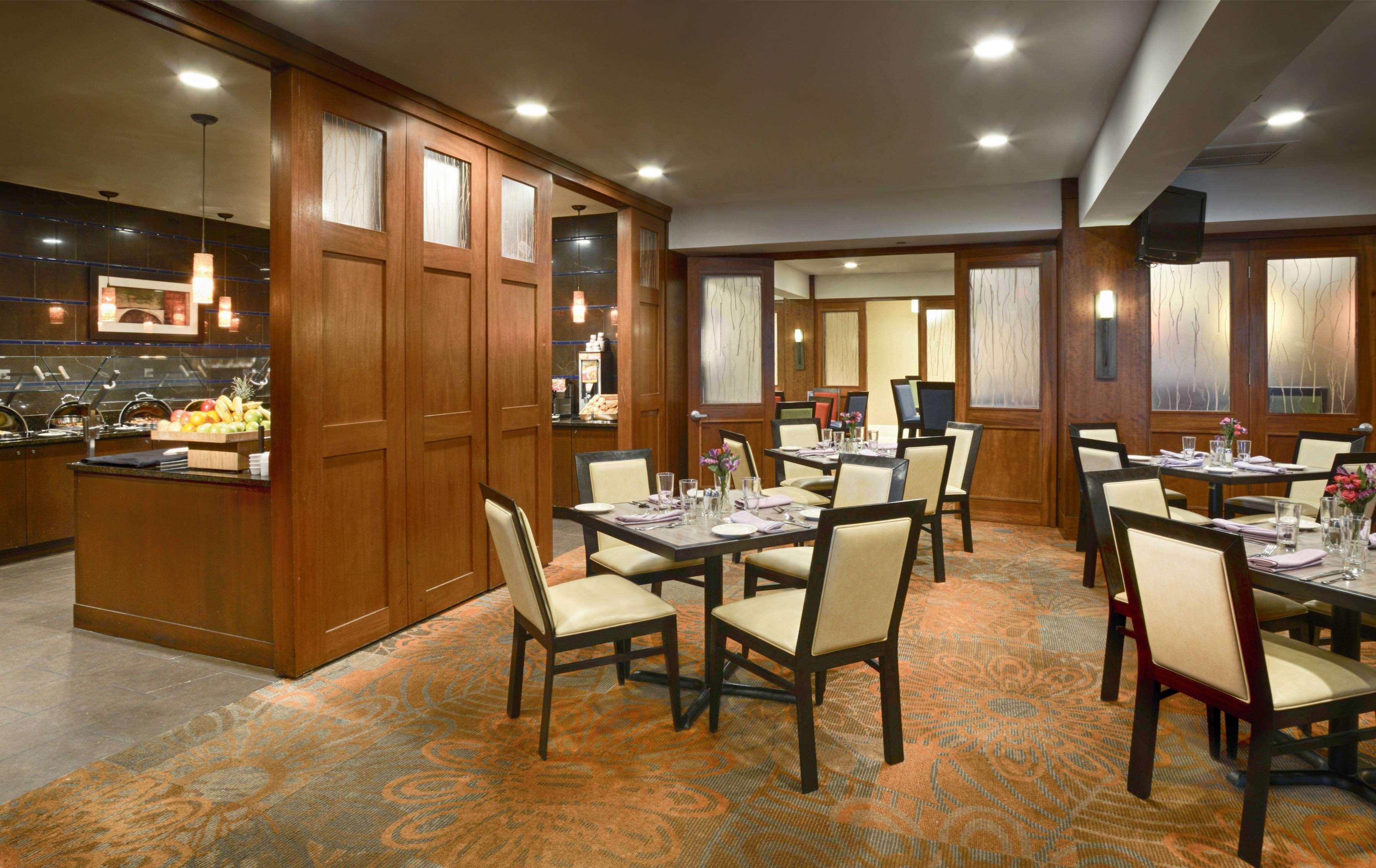 Doubletree By Hilton Norwalk Hotel Exterior foto