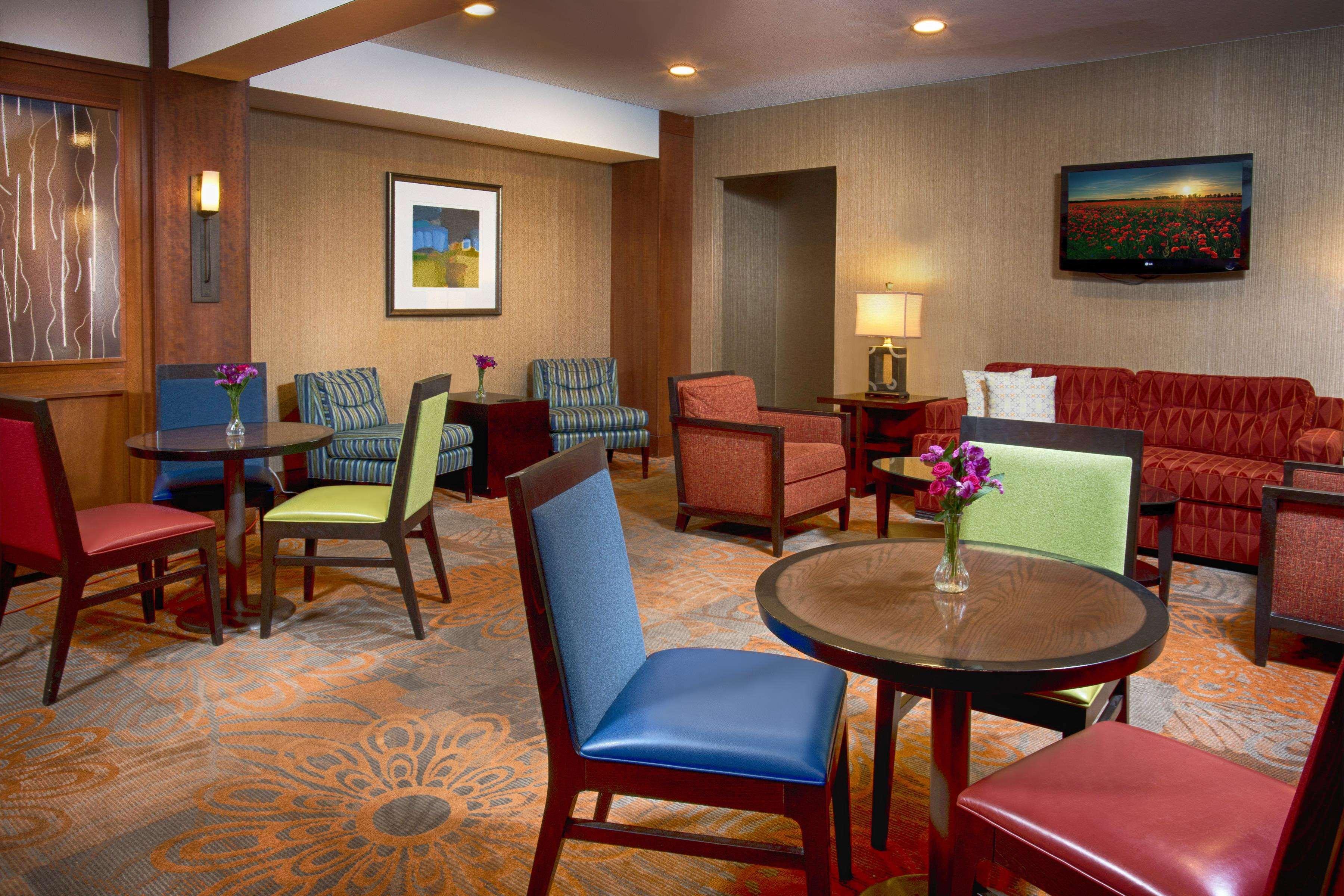 Doubletree By Hilton Norwalk Hotel Exterior foto