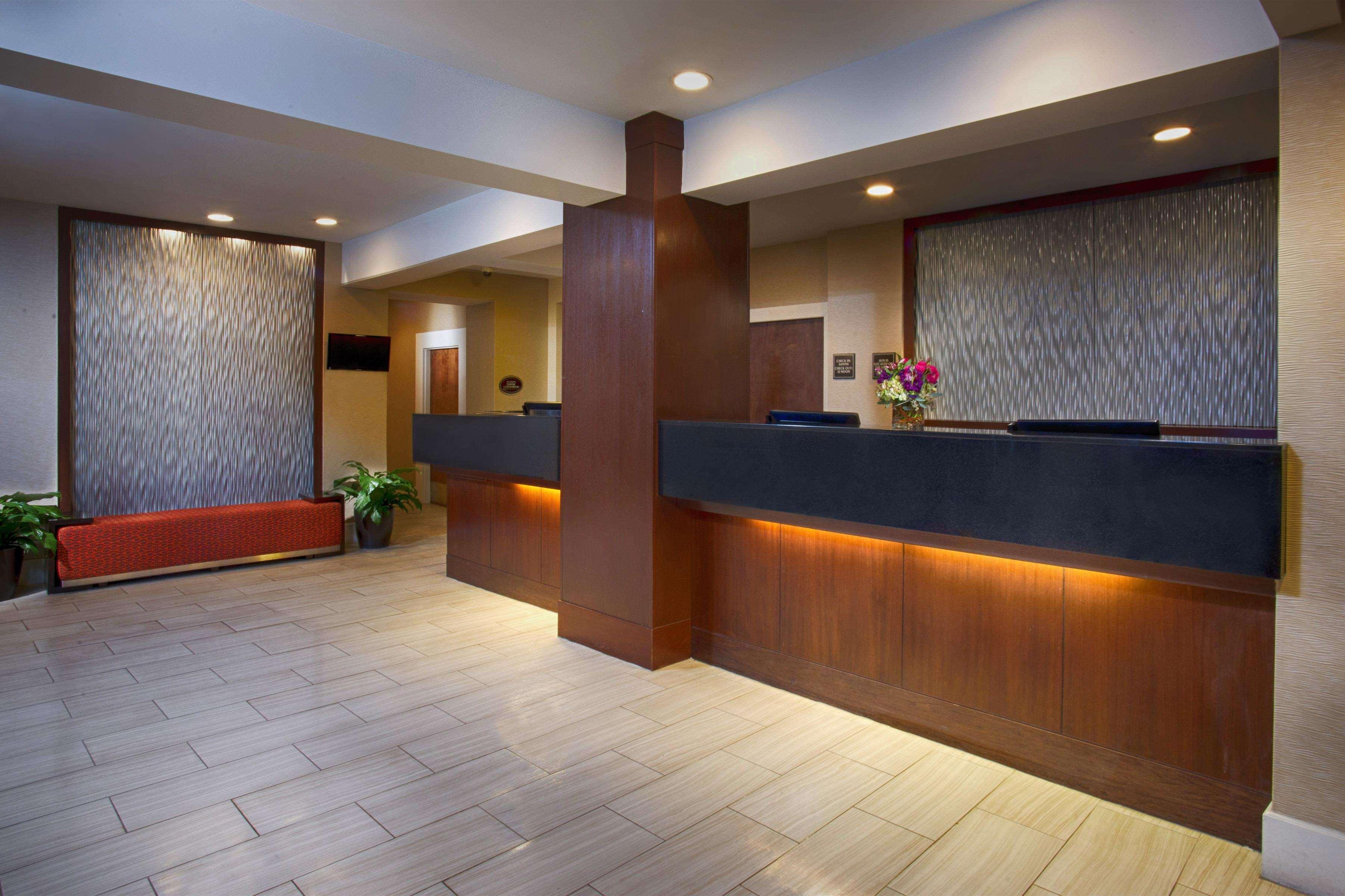 Doubletree By Hilton Norwalk Hotel Exterior foto