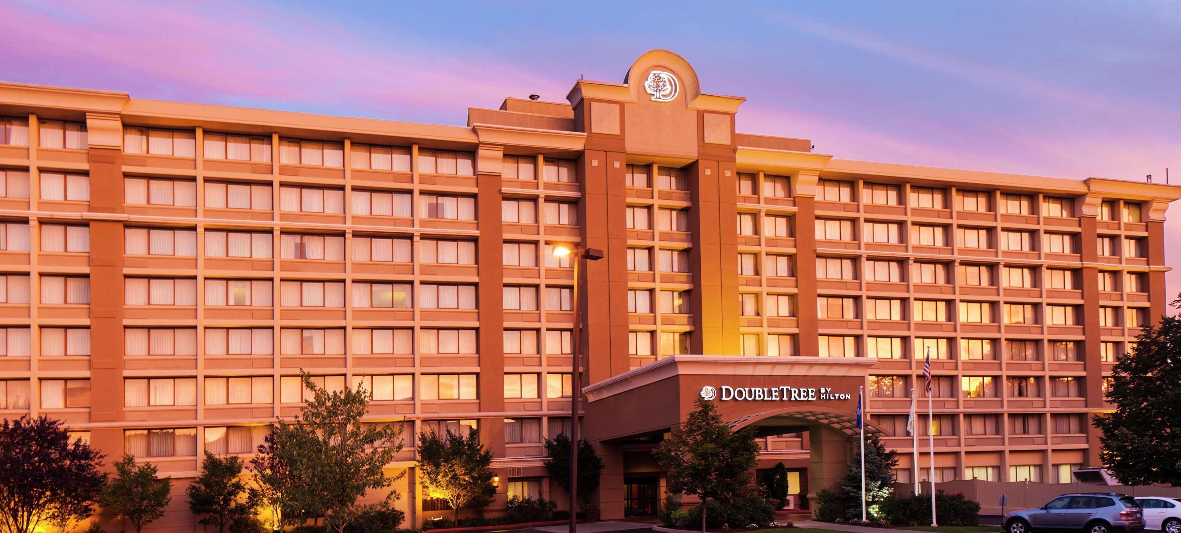Doubletree By Hilton Norwalk Hotel Exterior foto