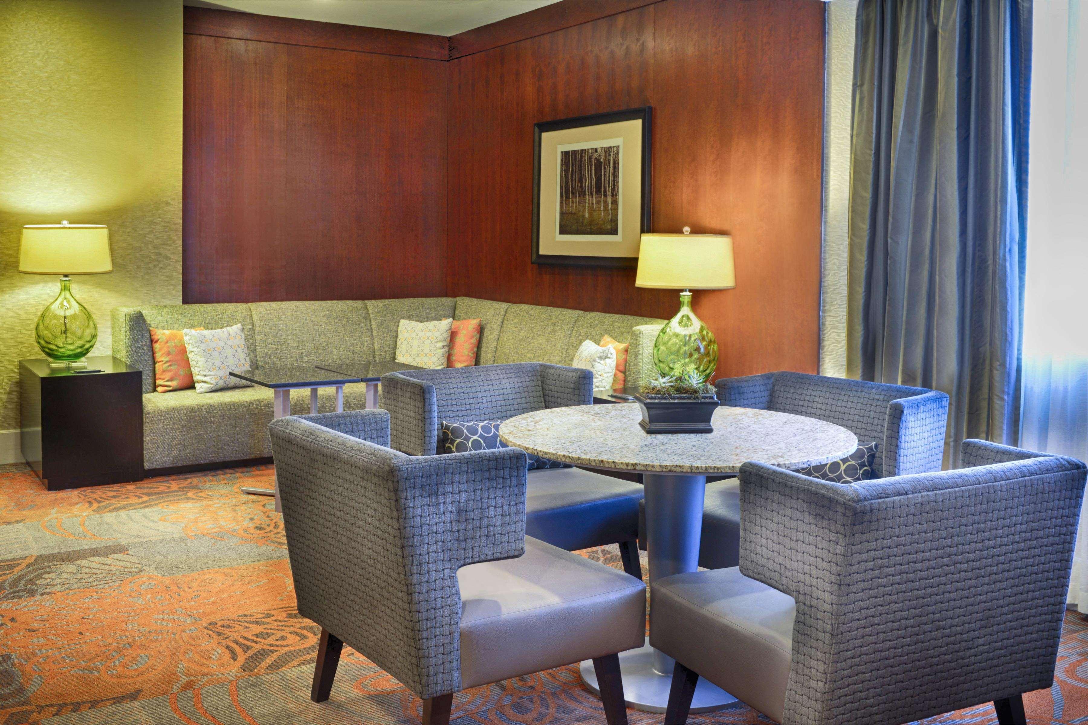 Doubletree By Hilton Norwalk Hotel Exterior foto