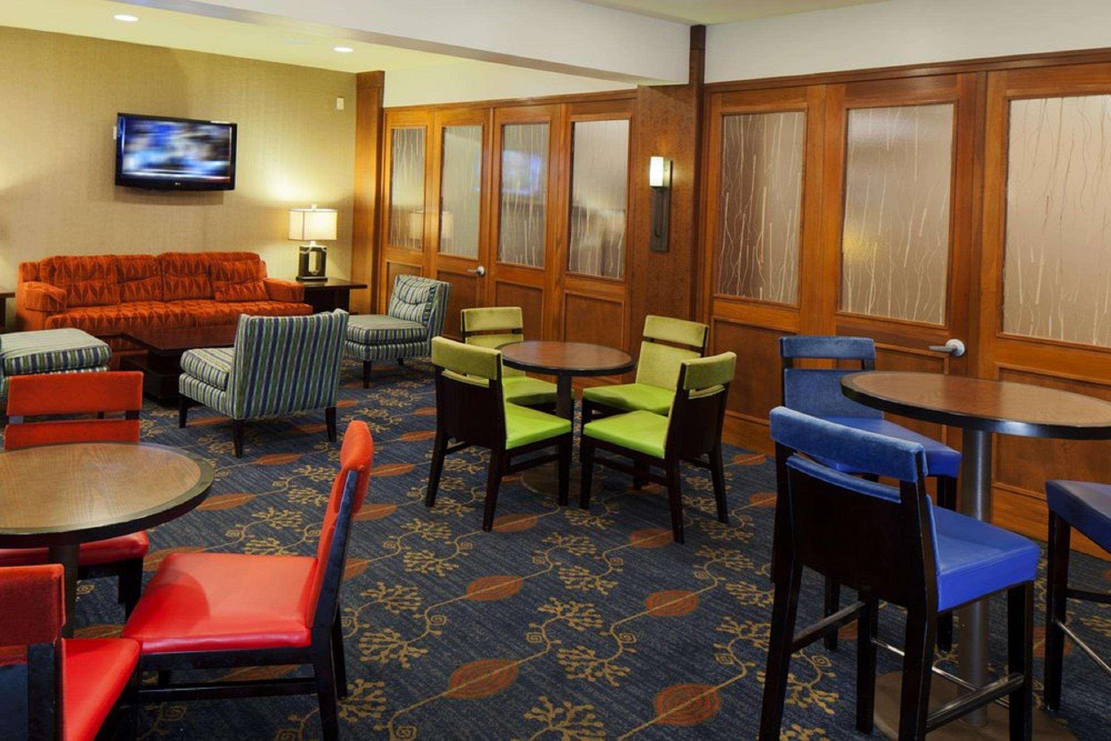 Doubletree By Hilton Norwalk Hotel Exterior foto