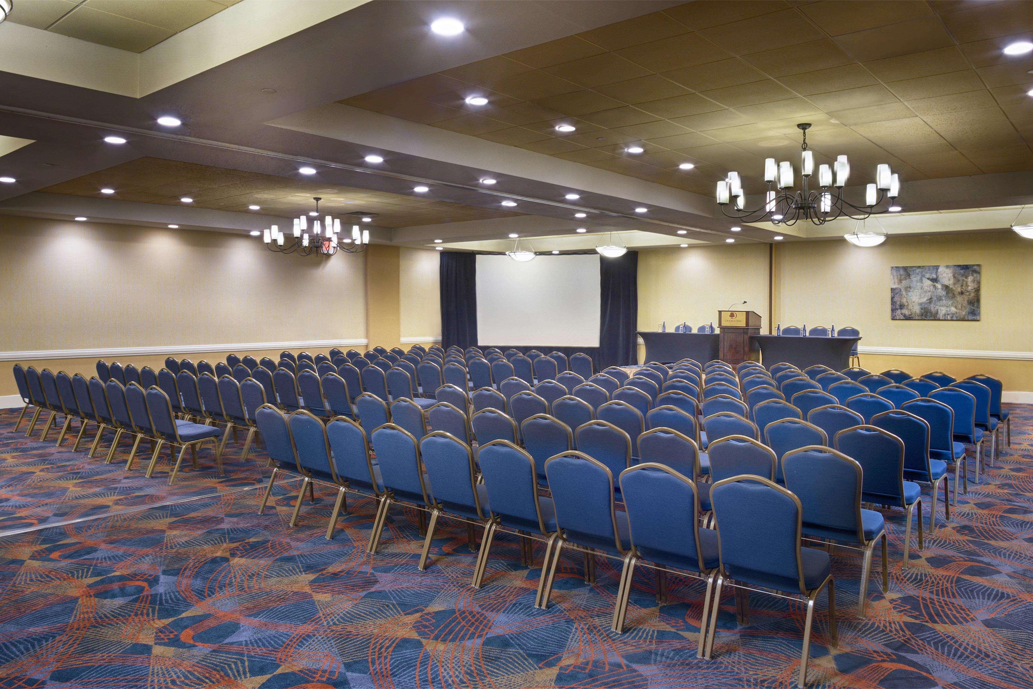 Doubletree By Hilton Norwalk Hotel Exterior foto