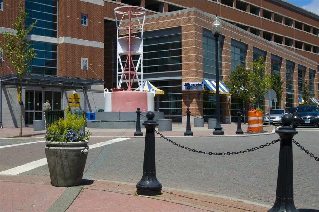 Doubletree By Hilton Norwalk Hotel Exterior foto